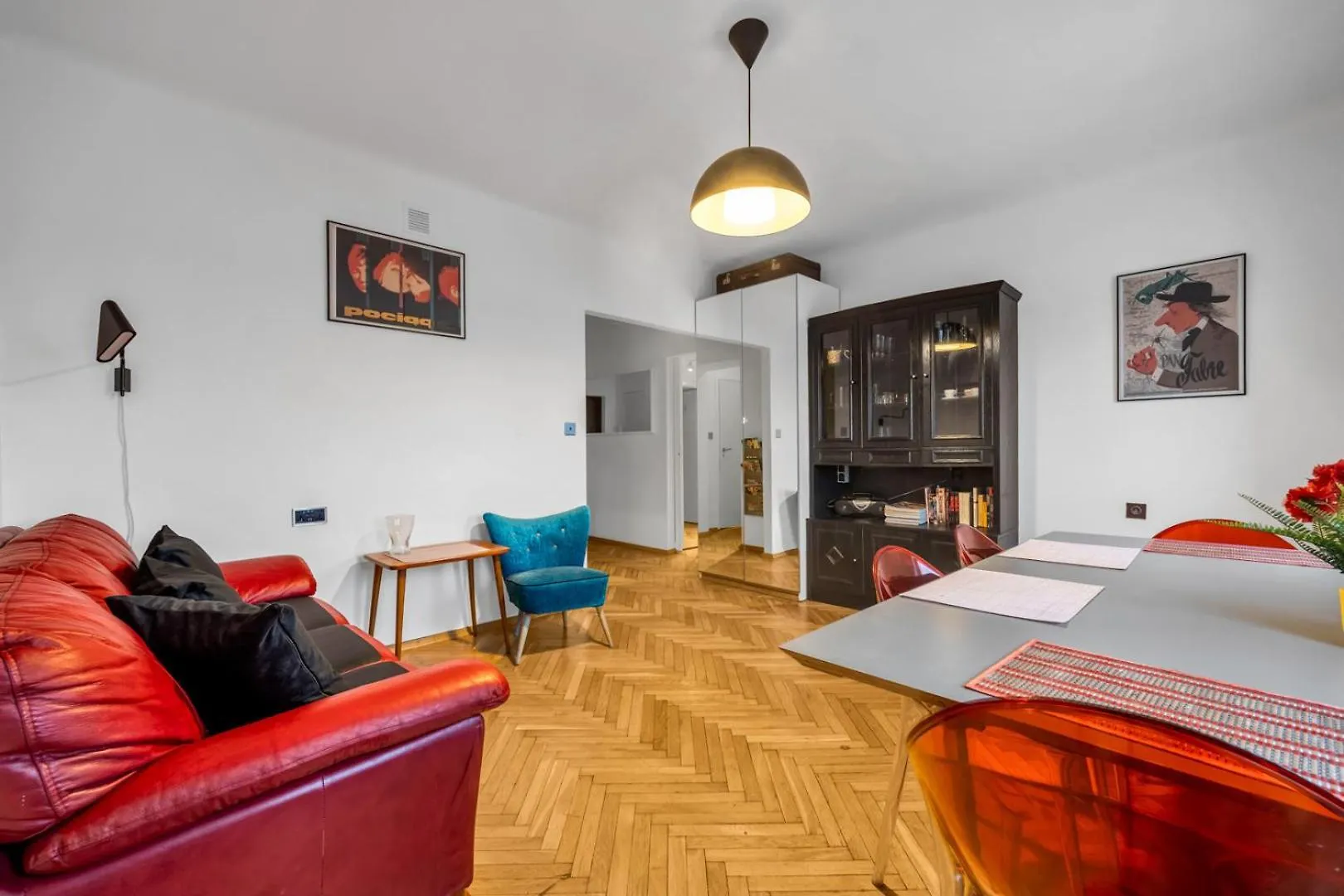 Plac Zbawiciela Spacious Apartment Warsaw Poland