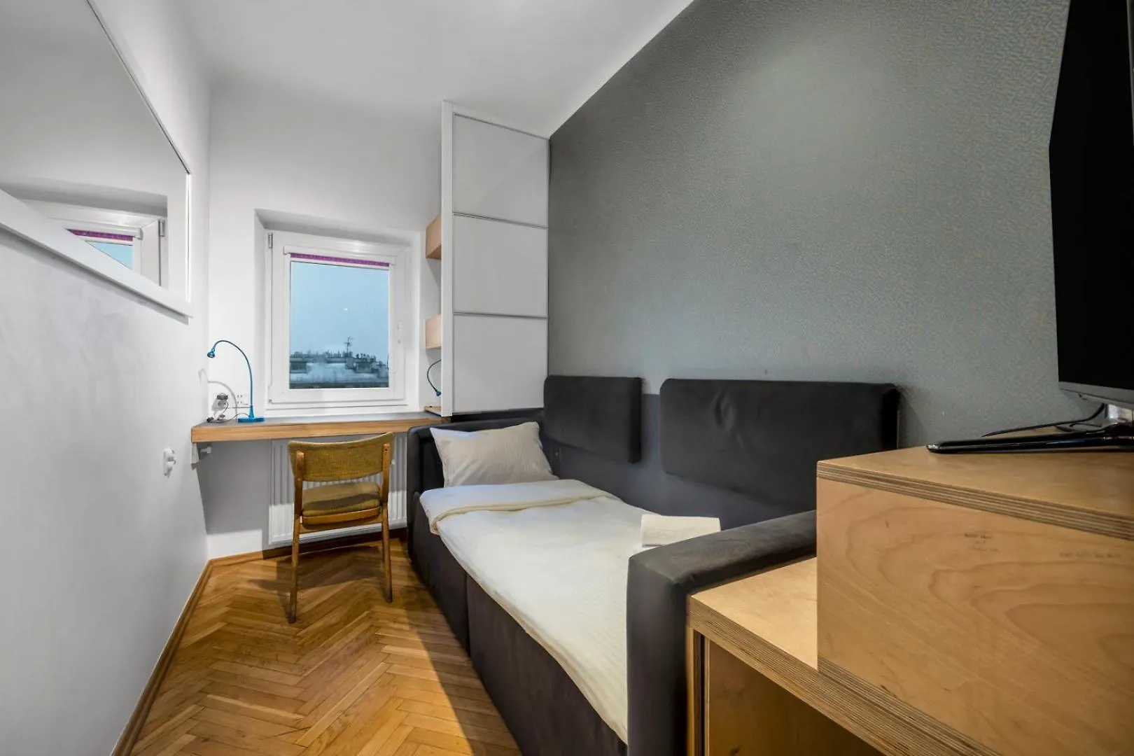 Plac Zbawiciela Spacious Apartment Warsaw Poland